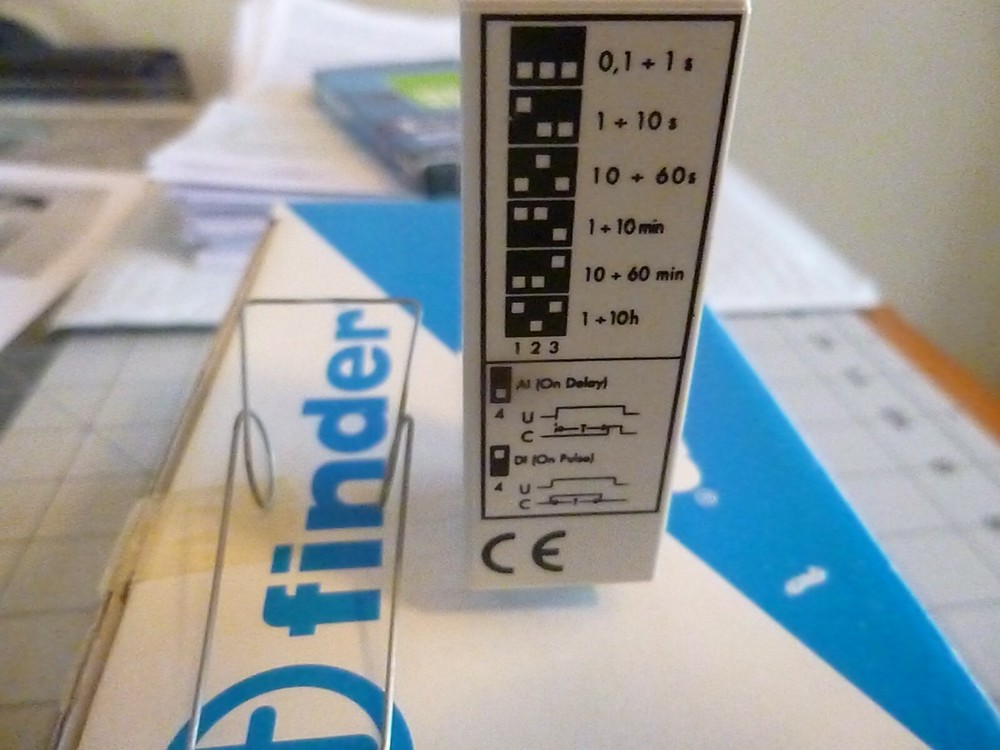 Finder 85.32.0.024 Plug-In Multi-Function Timer - 10A - 250V~ - With Clip - NEW