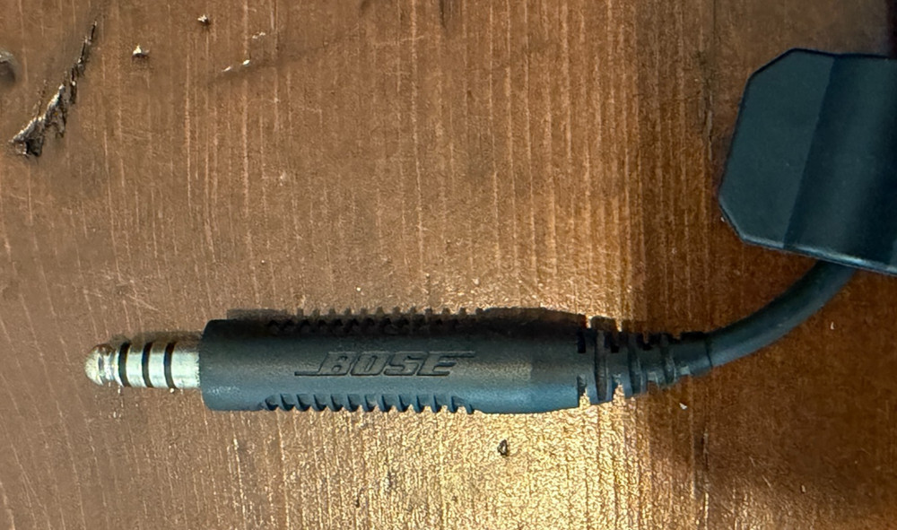 Bose A20 Aviation Headset - Single Plug NO BLUETOOTH Excellent Condition