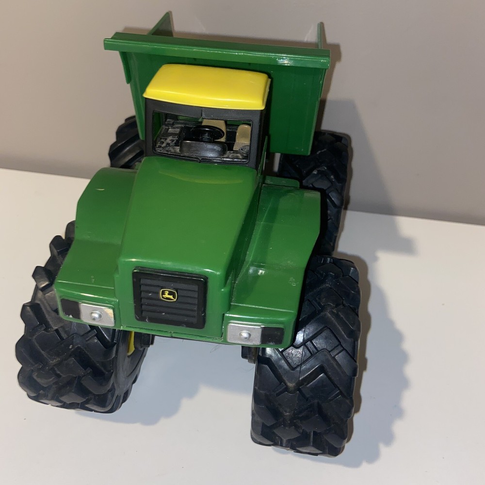 John Deere dump truck makes noise green