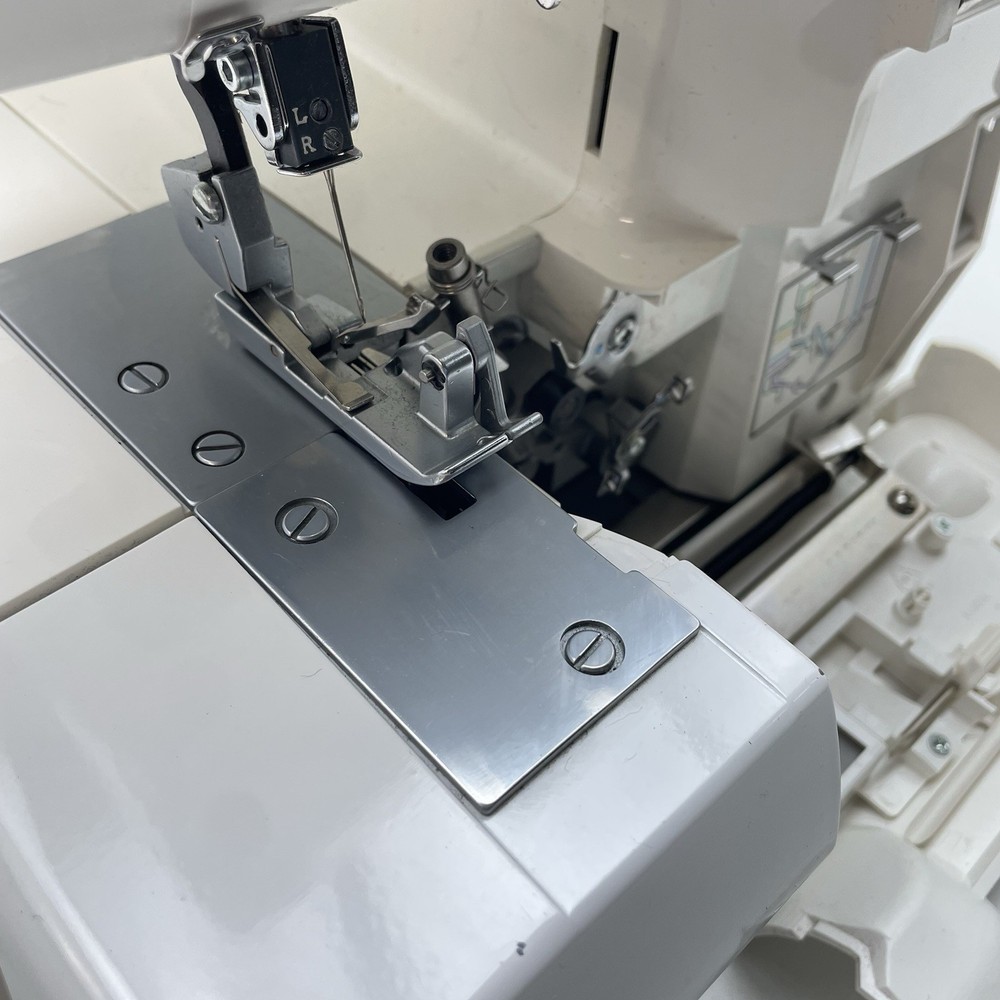 Singer 14J334 Heavy Duty Versatile Mechanical Overlock Serger Sewing Machine