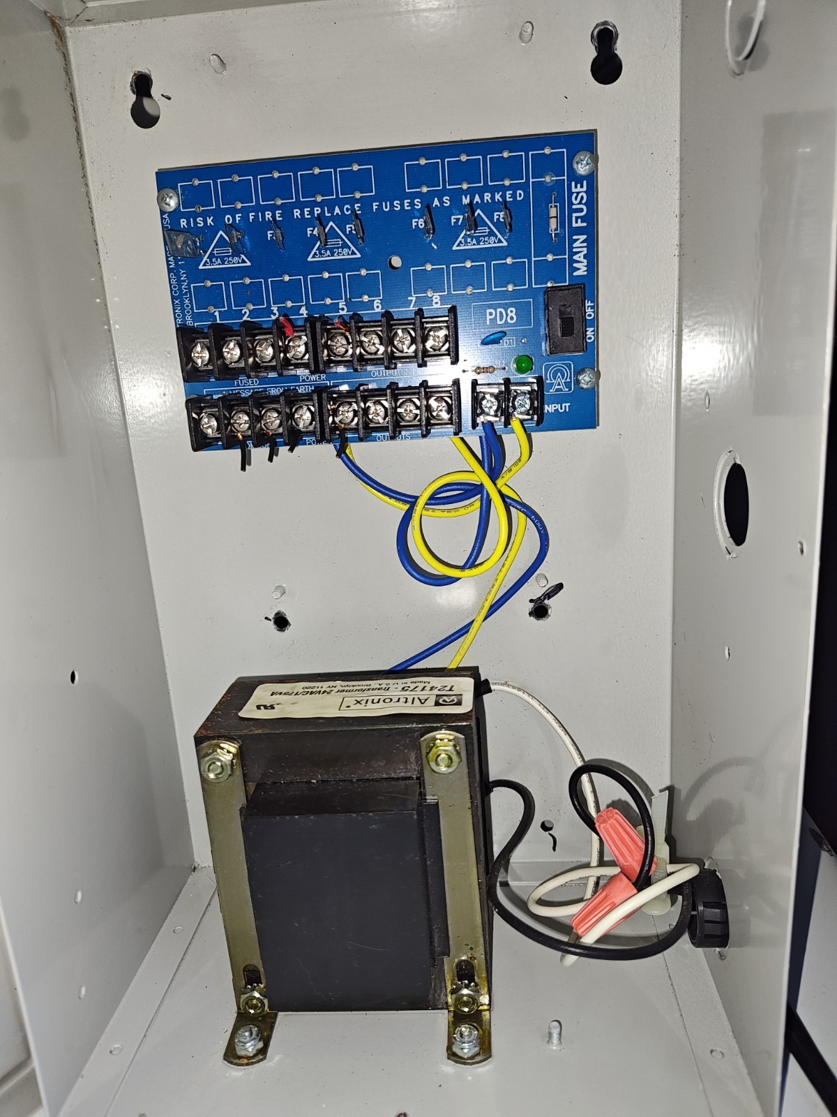 Altronix ALTV248 CCTV 120 VAC input Wall Mount 24 VAC output Power Supply 4 AMP