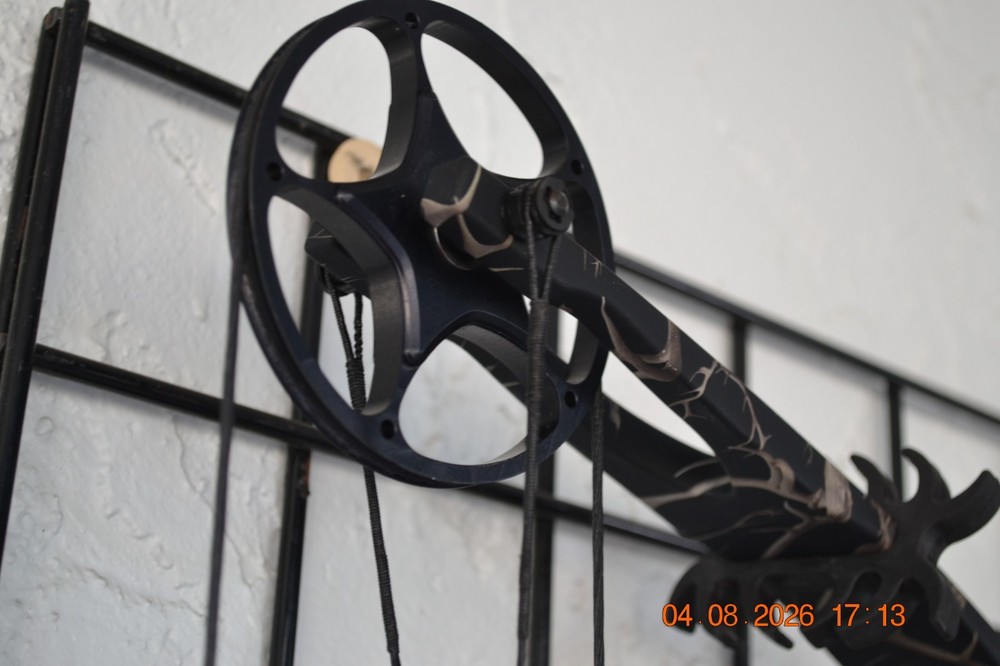 PSE Stinger 3G Compound Bow, Skull Works Camo, great shape