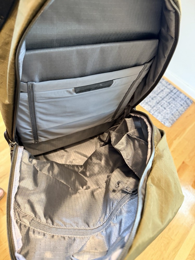 Able Carry Daily Plus Olive (X42) 21L Backpack