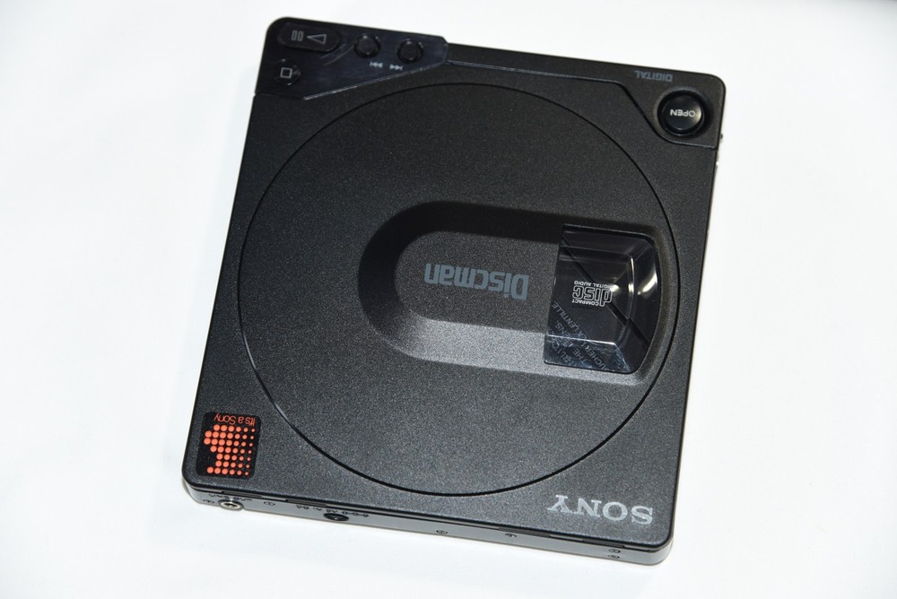 Sony D-15 Discman CD Player Working