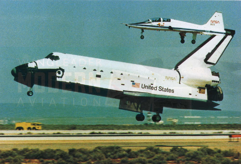 Touch Down -  Discovery Landing  - NASA - Original Post Card