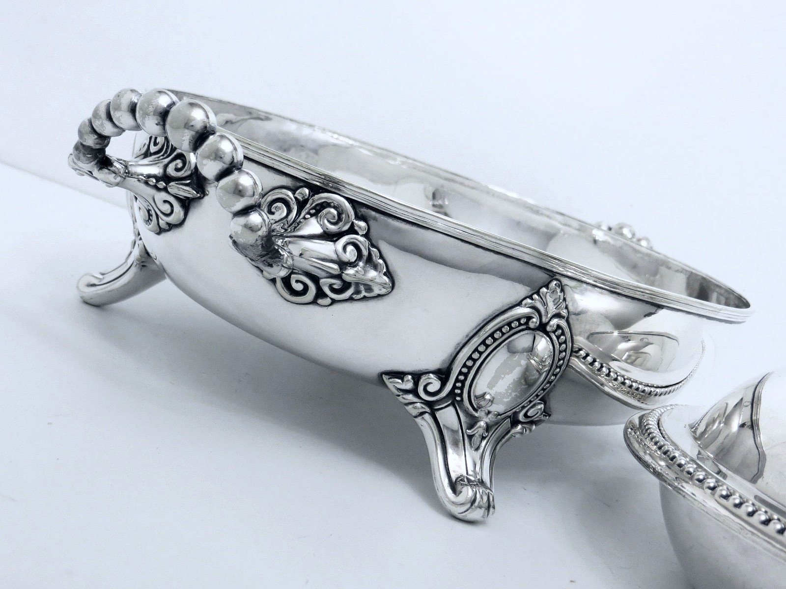 1860 MAPPIN BROTHERS LONDON BRIDGE AESTHETIC PEARLED WARMING SERVING DISH 14"