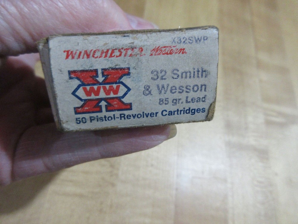 Empty Ammo Box Winchester X WW 32 S & W. with insert (w17) # 114