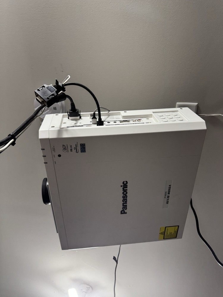 Panasonic PT-RZ570 projector