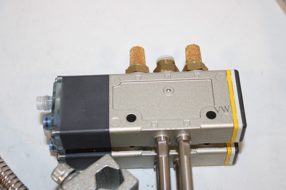 NORDSON GLUE APPLICATOR DETAILED COMPONENTS BELOW MISSING TAG NEW