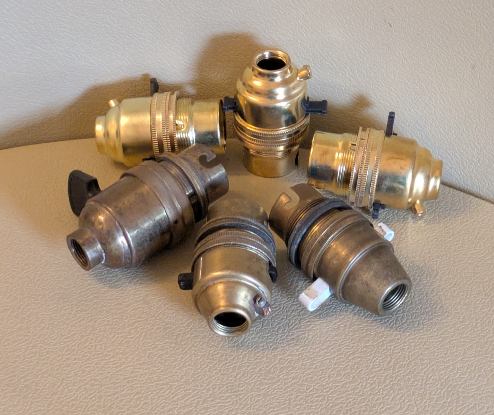 BRASS SWITCHED LAMPHOLDERS.