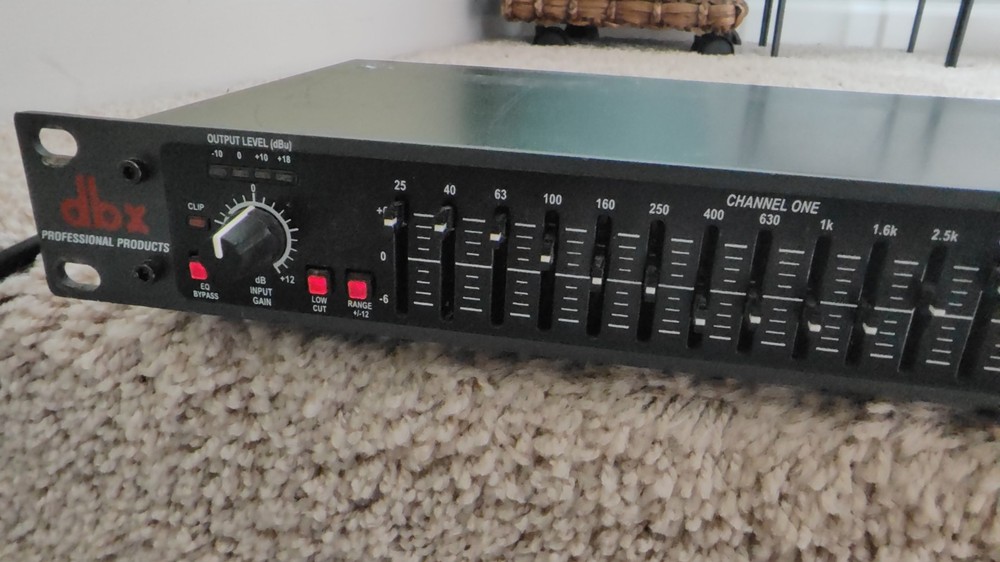 DBX 215 Graphic Equalizer Dual 15 Band.**Tested Working**