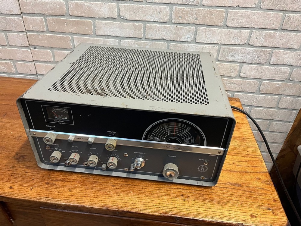 Vintage 1960s Hallicrafters HT-37 Amateur Radio Tube Transmitter