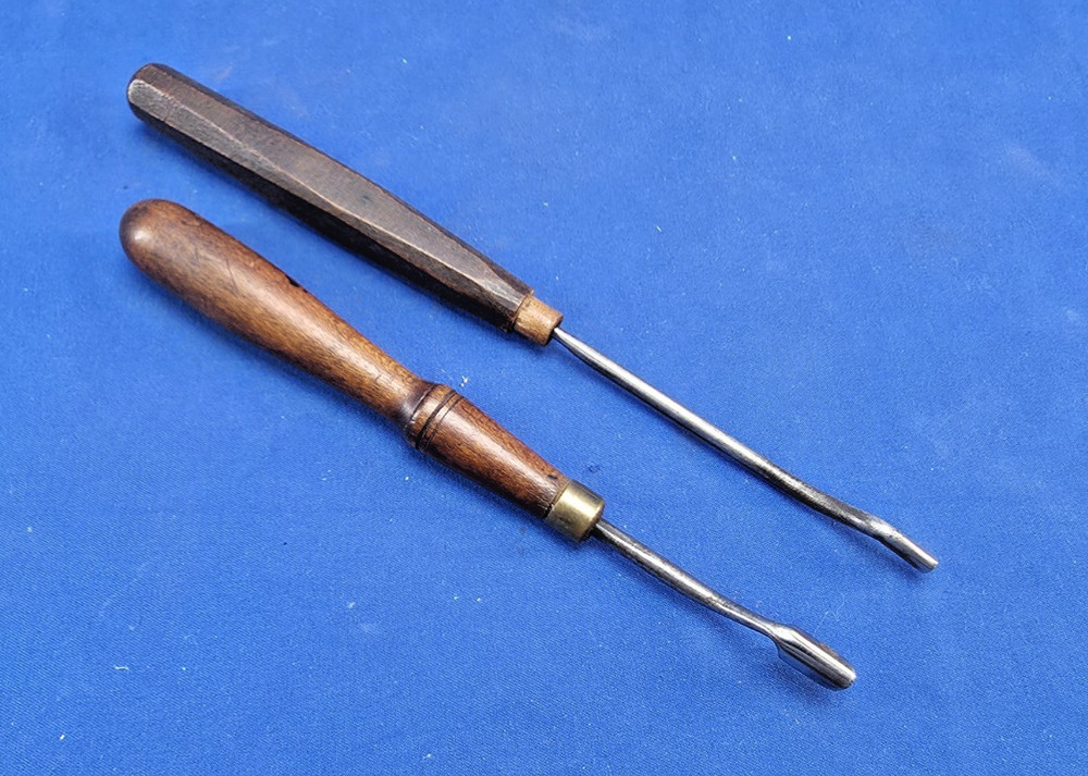 Pair of Small Front Bent Carving Tools - Gouges Chisels 1/8" & 1/4"
