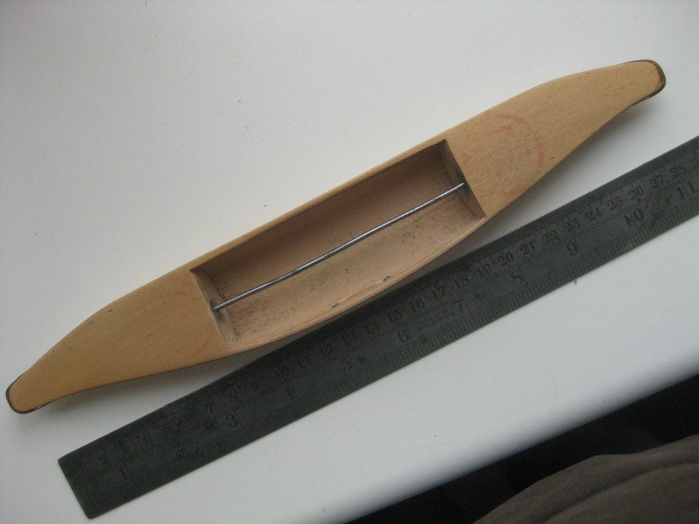 Vintage  Loom Boat Shuttle Solid Maple Length Weaving loom 11 1/3"