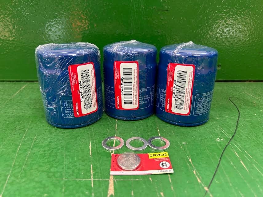 Genuine Honda 15400-PLM-A02 Oil Filter 3 Pk Filters, 3 Washers & 1 Battery 2032