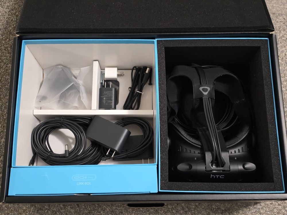 HTC Vive VR Headset - Complete Set In Original Box + Extra Face Cushions