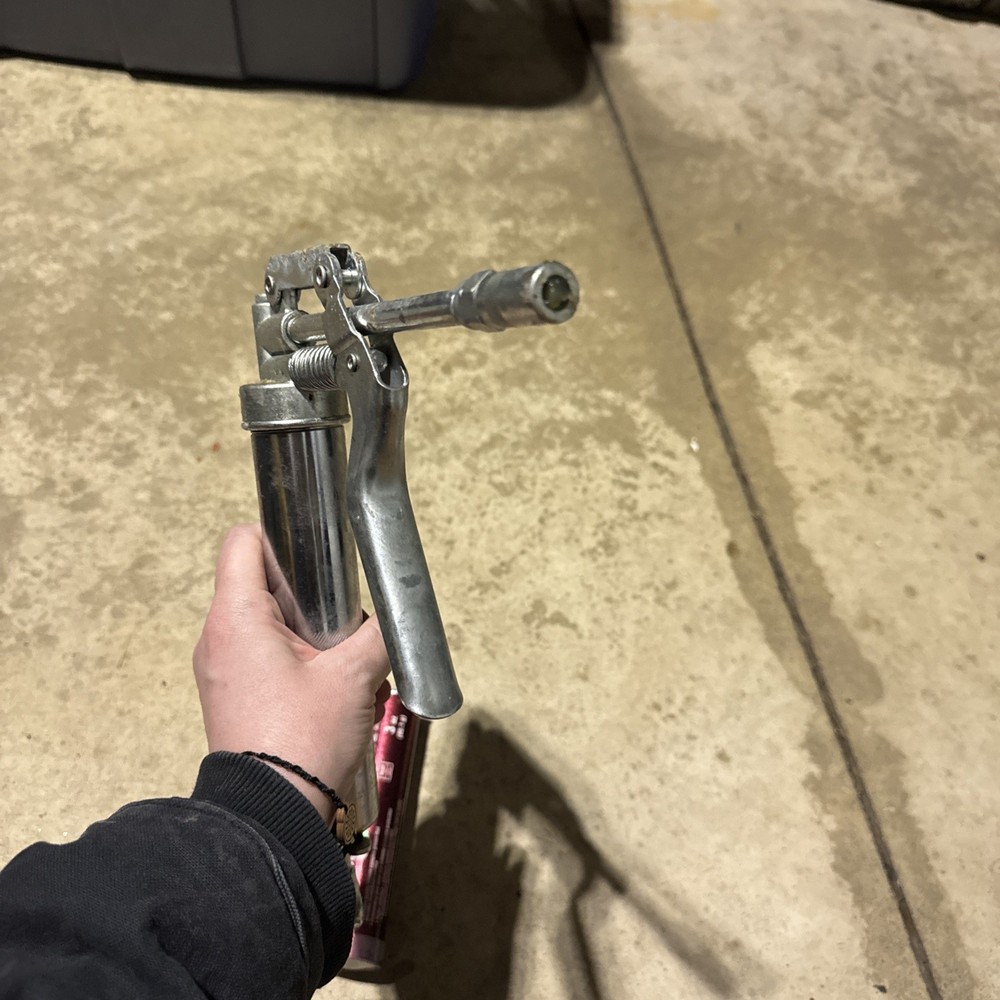 GREASE GUN WORKING With Grease