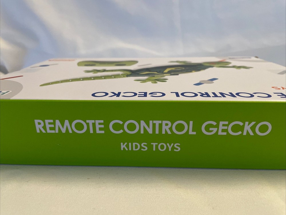 Wall Climbing Gecko - Remote Control Lizard for Ages 3+