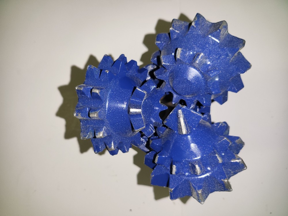 Tri- Cone OilField Drill Bit 4-1/2.... 2 3/8 API Reg Pin