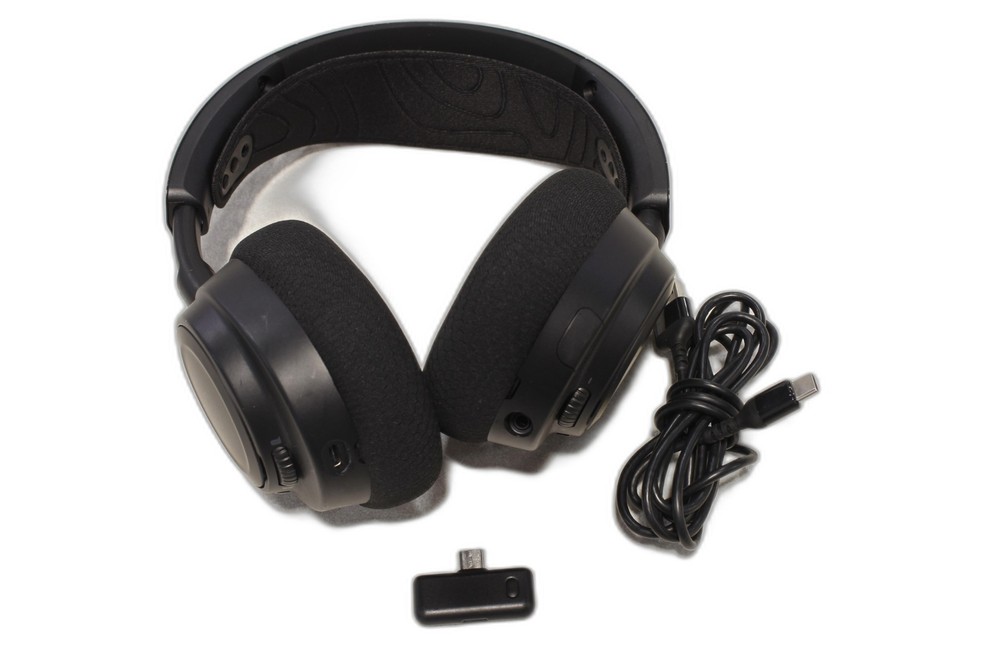 SteelSeries Arctis Nova 7 Headset with Retractable Microphone With Dongle