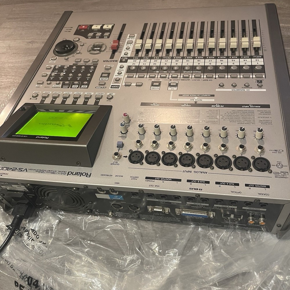 Roland VS-2400CD MTR Digital Multi-Track Recorder Digital Studio Workstation