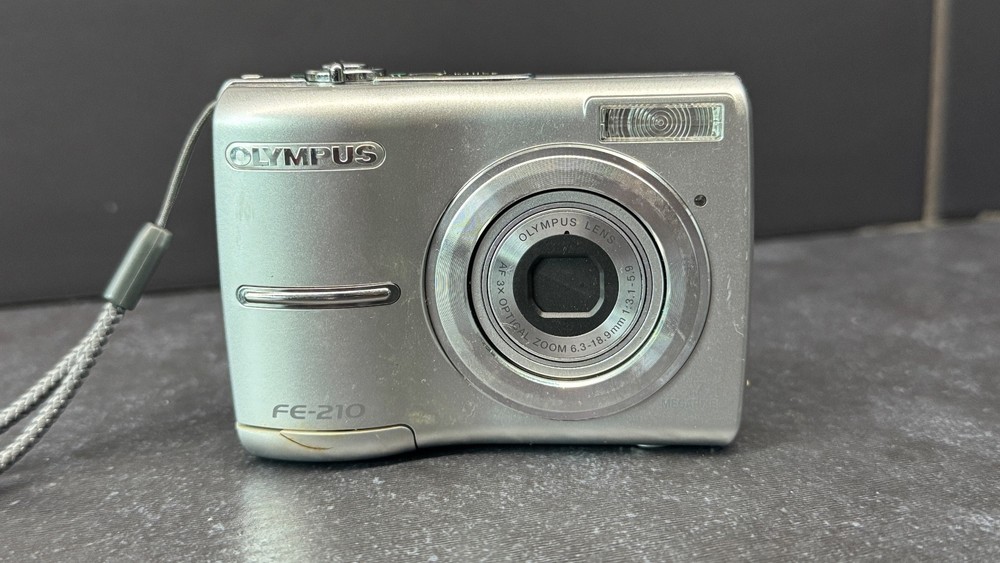 Olympus FE-210 7.1MP Digital Camera - Silver