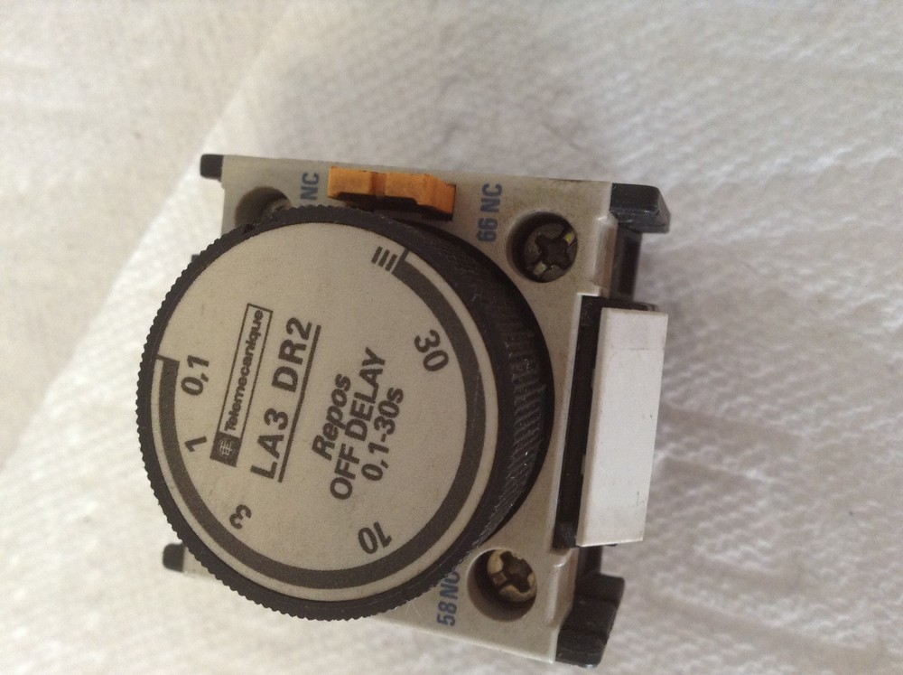 Telemecanique LA3 DR2 Timer