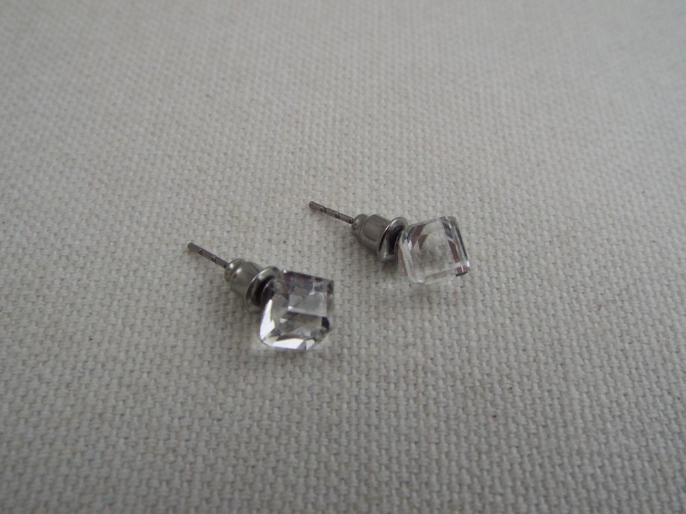 Crystal Cube Stud Pierced Earrings (D21)