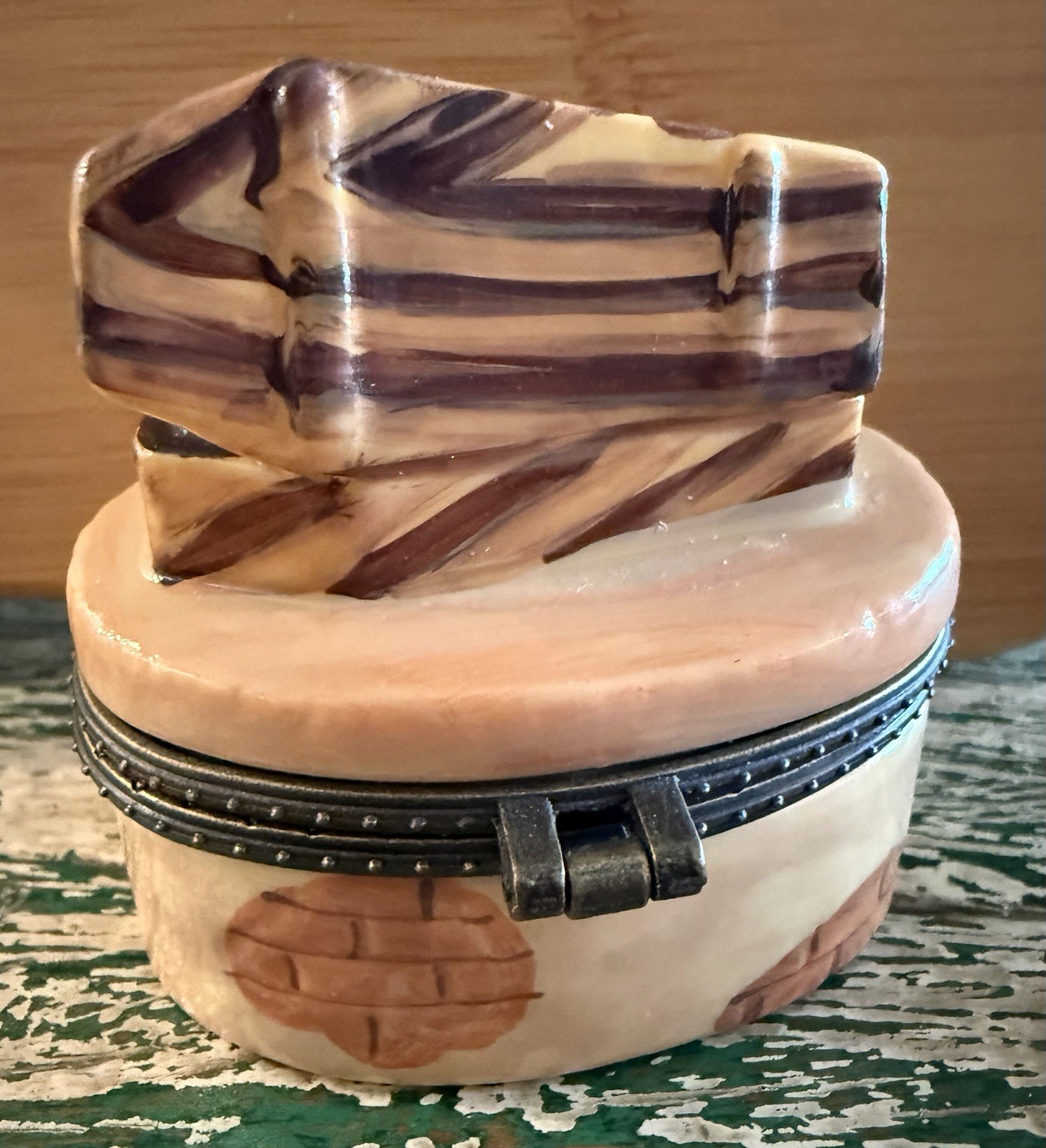 Voodoo New Orleans Trinket Box Coffin with VooDoo Doll Spooky VG