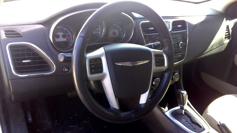 200 2014 High Mounted Stop Light 104799431