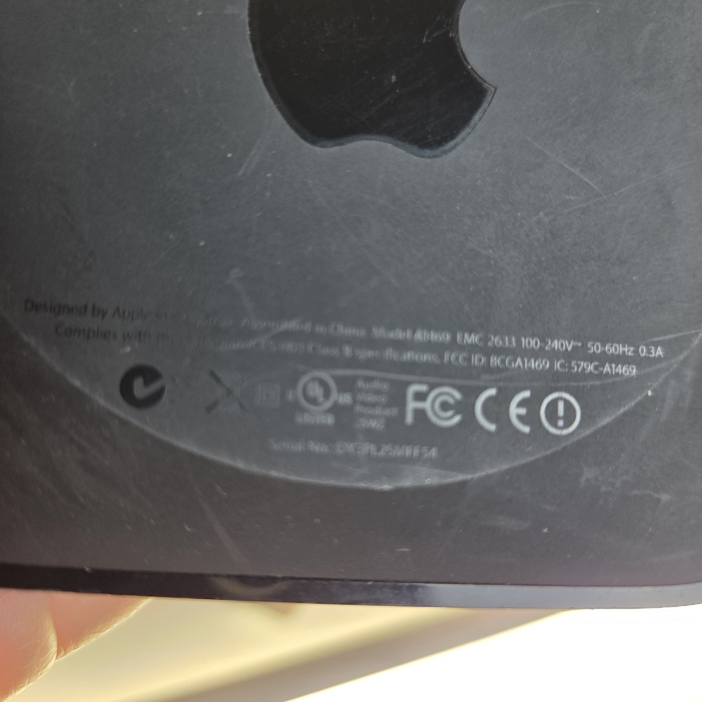 Two Apple TV 3rd Gen HD Media Streamer Box, Power Cord & 2 Remotes Untested