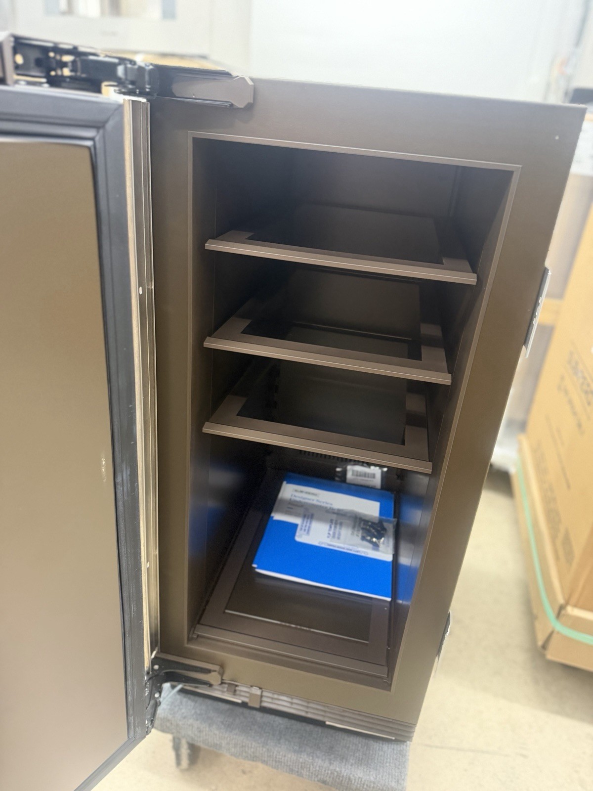 Sub-Zero Designer Series DEU1550WL 15" Undercounter Single Zone Smart Wine Coole