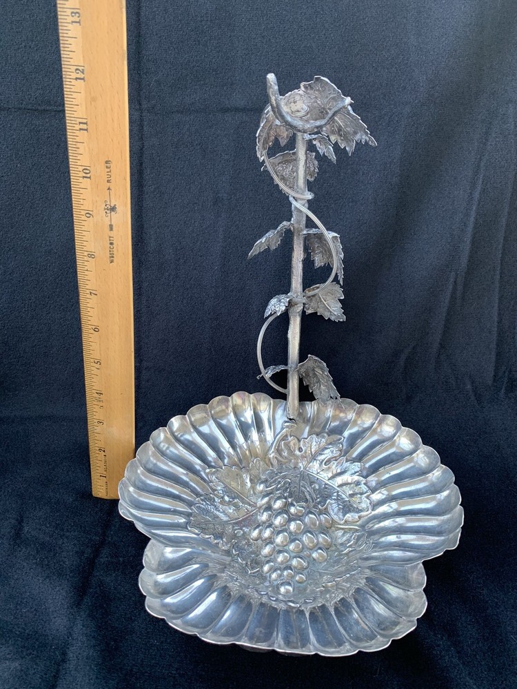 Vtg Williams Hutton & Sons Silver Plated Grape Stand Holder Figural Grape Leaf