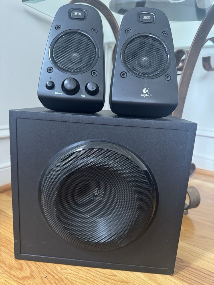 Logitech Z623 THX 2.1 Speaker System with Subwoofer Works