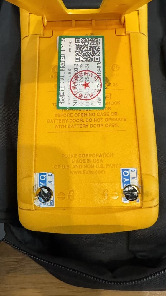 Fluke 724 Temperature Calibrator Fluke724