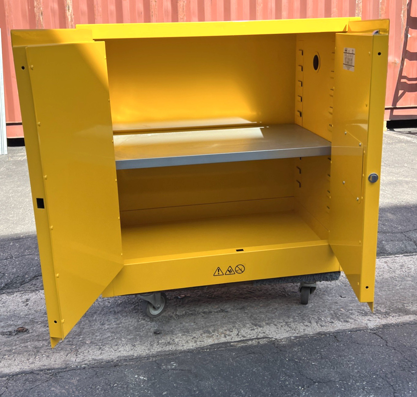 Edsal 22 gal Steel Freestanding Flammable Safety Storage Cabinet