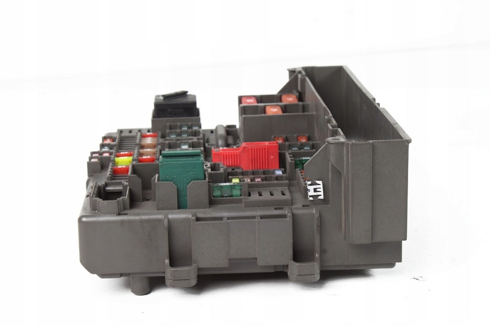 BMW 3 E90 E91 E92 E93 Fuse Box Front Power Distribution Unit 61149119447 9119447