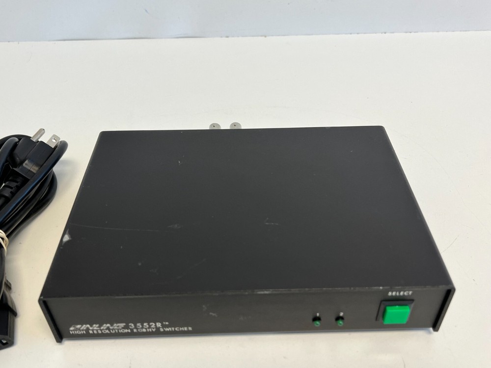 Shelf1: INLINE 3552R HIGH RESOLUTION RGBHV SWITCHER