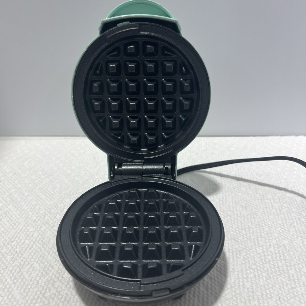Mini Waffle Maker Dash Brand B1