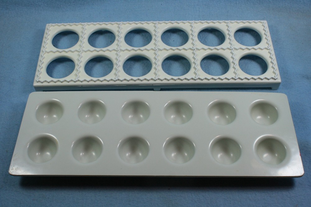 Ravioli Maker Plastic 2 Piece Filling Square Base Crimps