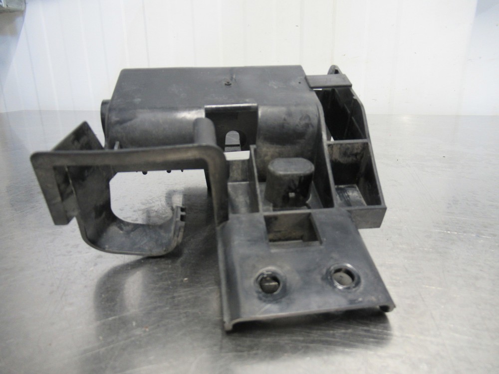 EB1045 2009 09 HARLEY HERITAGE SOFTAIL ELECTRICAL HARNESS BRACKET