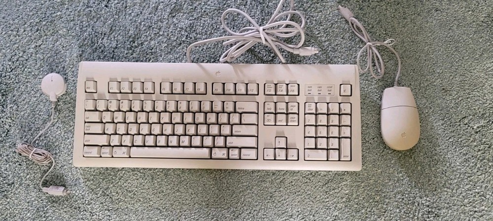Keyboard AppleDesign Model M2980  Bus Mouse II Apple  1994  Microphone Macintosh