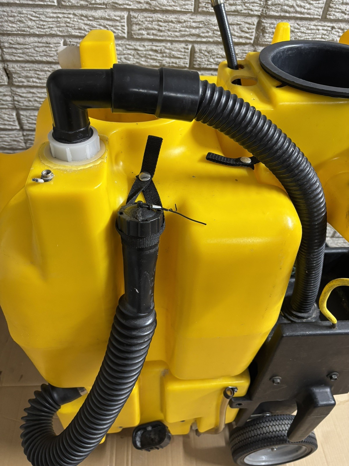 KaiVac 1750 Mid-Size No-Touch Cleaning System Machine, please read notes.