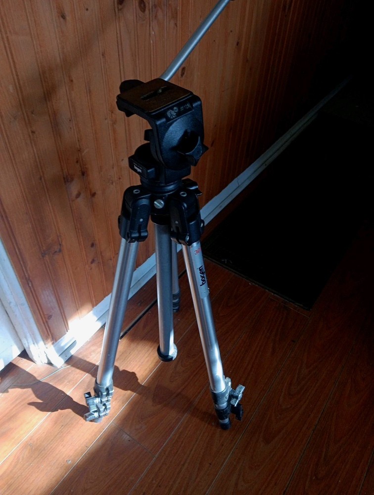 Bogen 3011 Tripod with 3126 Head