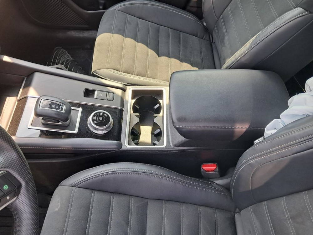 OUTLANDER 2023 Glove Box 4776795