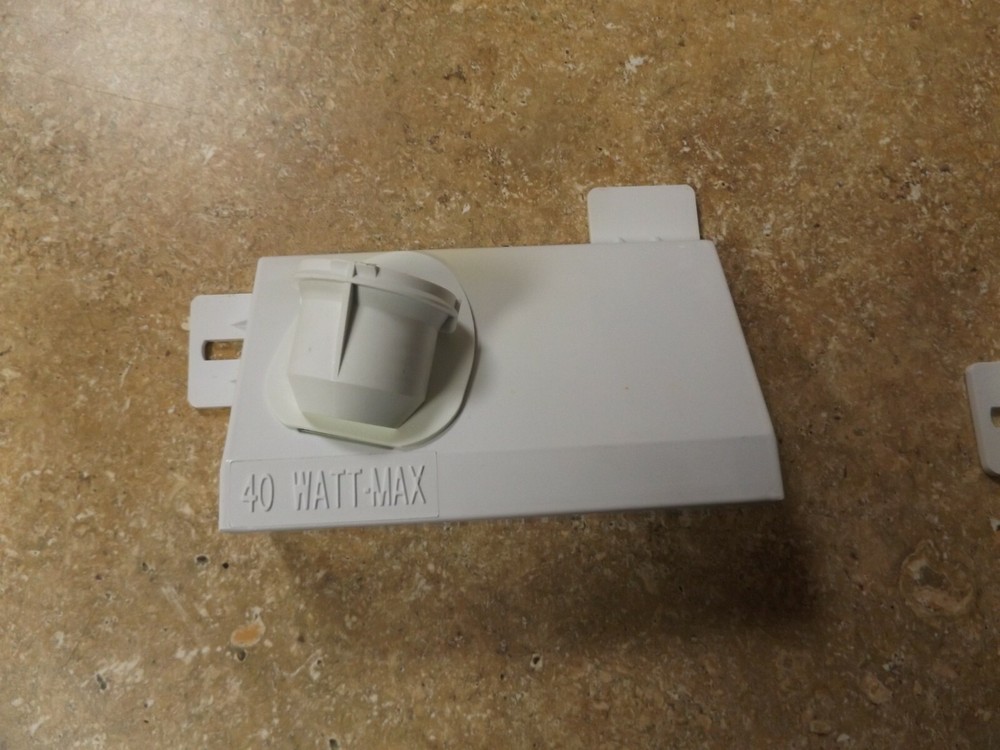 WR02X12283 REFRIGERATOR LAMP SOCKET & REFLECTOR ASSEMBLY MIDDLE