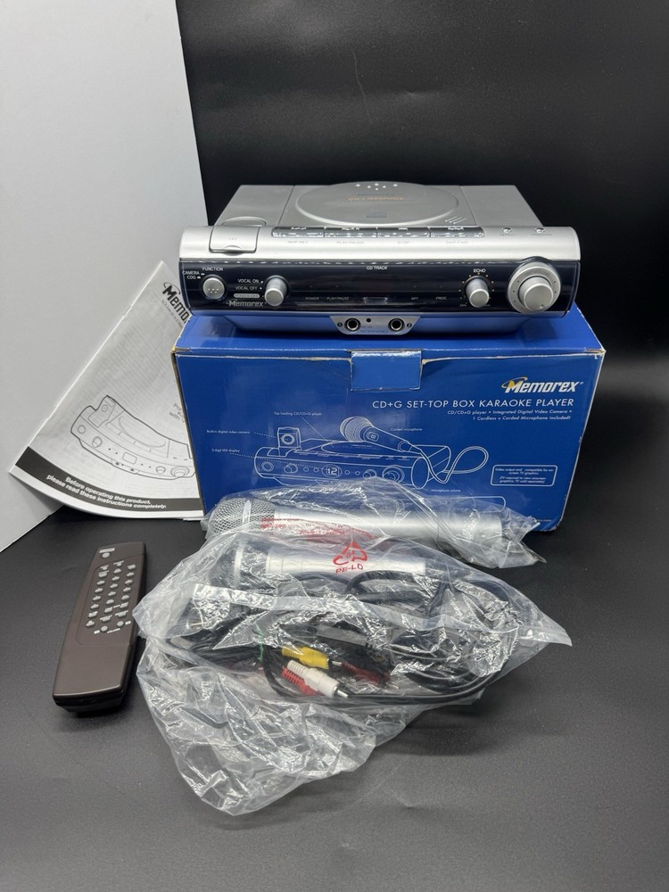 Memorex MKS8002 CD+G Karaoke System Camera 2 Mics Remote Complete