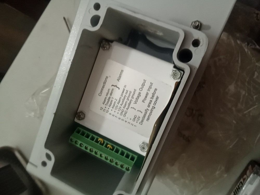 Advanced Micro Instruments AMI Trace O2 analyzer MODEL 2010B