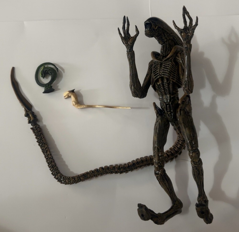 Alien 3 – Ultimate Dog Alien – 7” Scale Action Figure