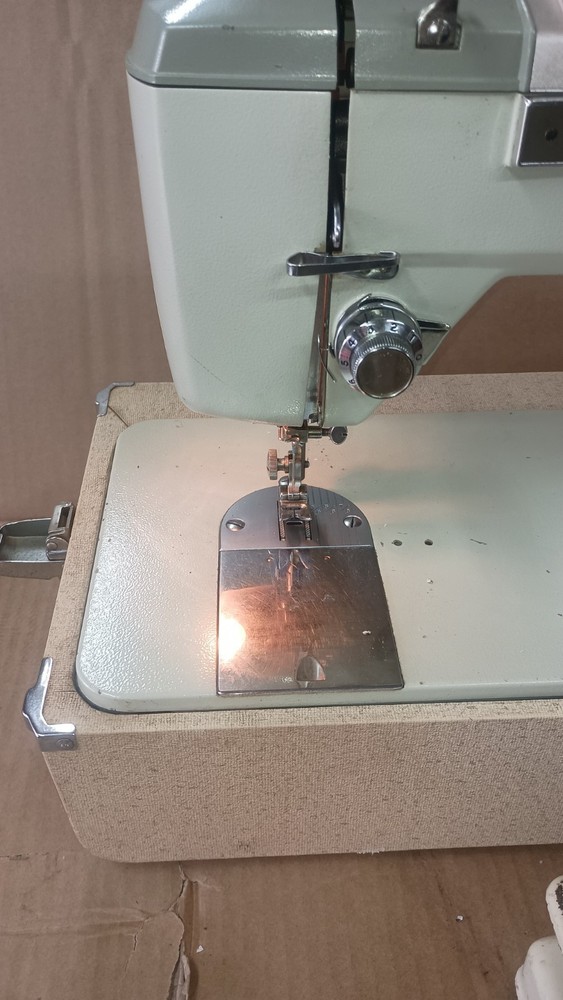 Brother Pacesetter Sewing Machine ZU2-B687